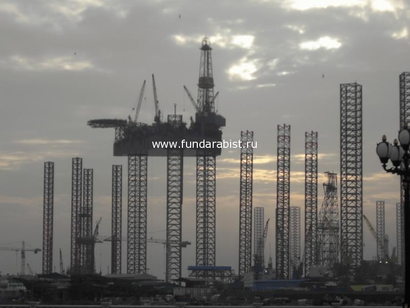 Нефтяные платформы в порту